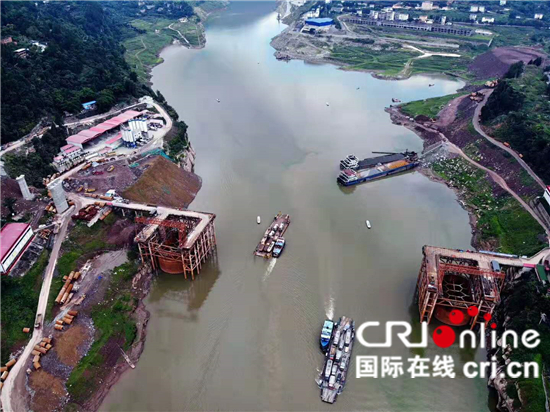 中國(guó)首條橋隧比超90％的山區(qū)高油炸出產(chǎn)線鐵建立有序推進(jìn) 實(shí)現(xiàn)呆板困繞、技術(shù)沖破