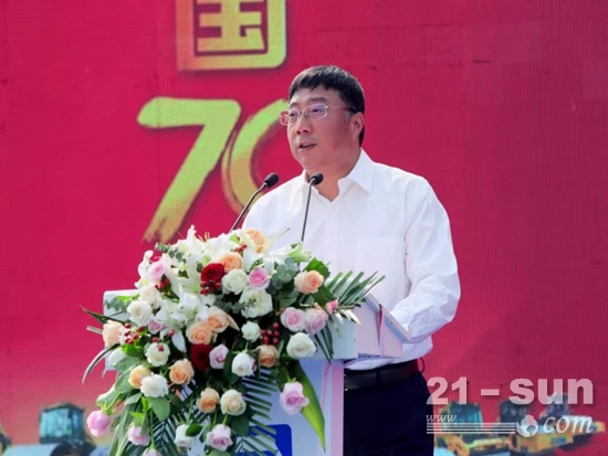 【禮贊70年】徐工中國(guó)紅尊油炸出產(chǎn)線(xiàn)貴限量版成套路線(xiàn)呆板正式出道！